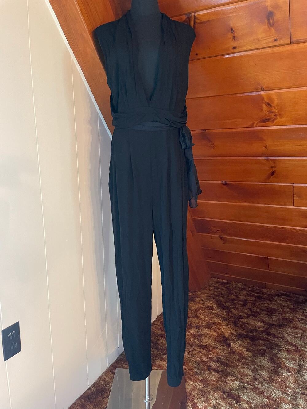 Elie Tahari Sleeveless Deep V Neckline Faux Wrap Black Jumpsuit sz L